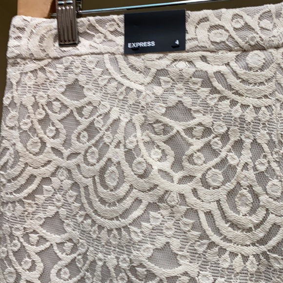 Off white shorts - Picture 3 of 4